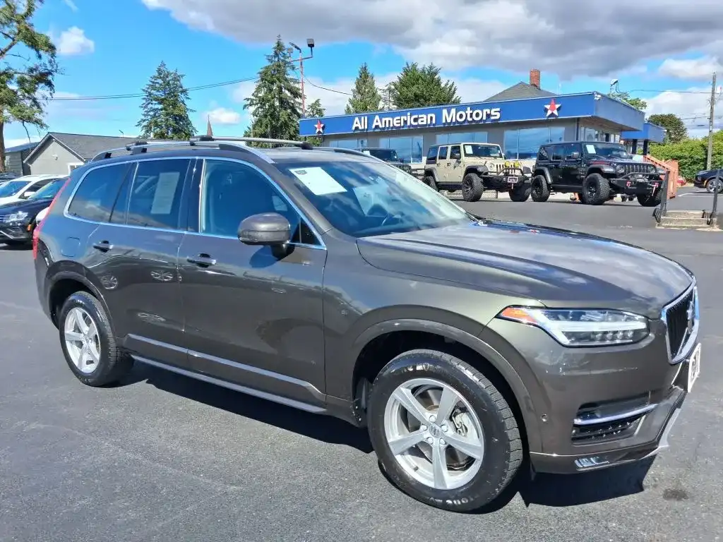 2018 Volvo XC90 T5 AWD Momentum's photo