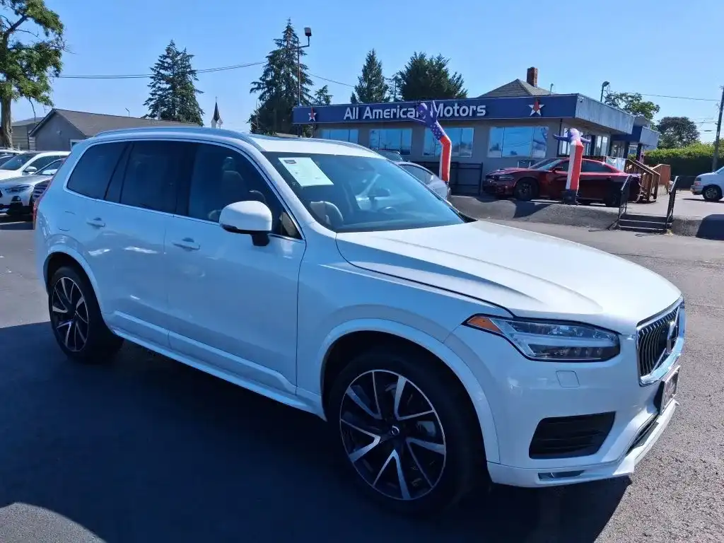 2021 Volvo XC90 T6 Momentum AWD's photo