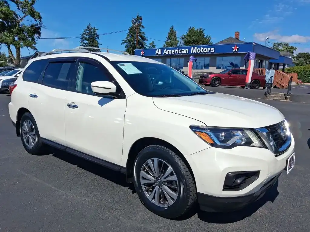 2017 Nissan Pathfinder SL 4WD's photo