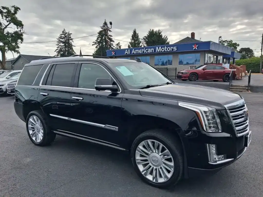 2017 Cadillac Escalade AWD Platinum's photo