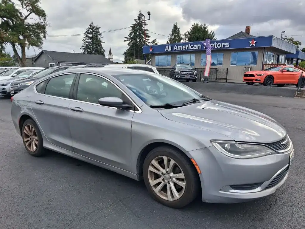 2016 Chrysler 200 Limited's photo