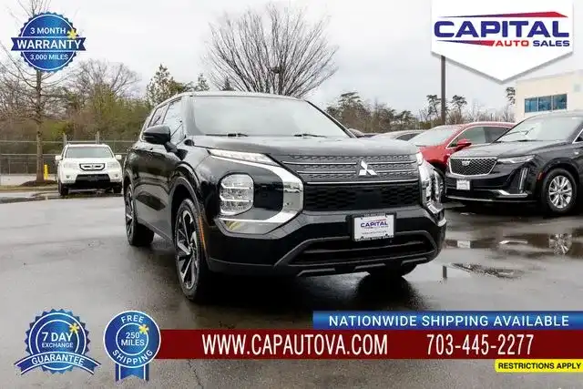 2022 Mitsubishi Outlander ES S-AWC's photo