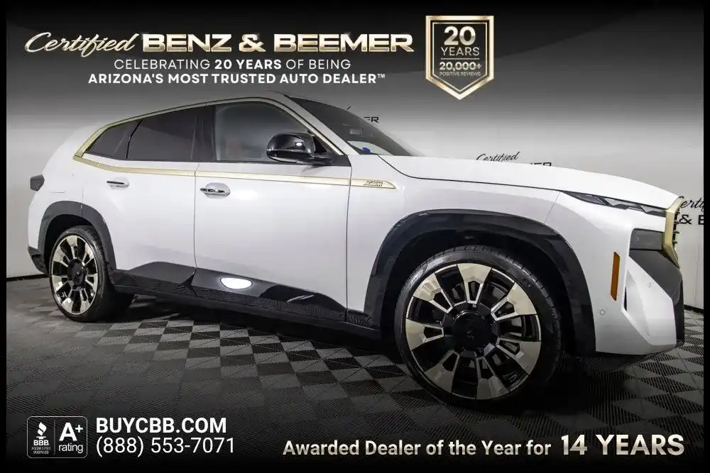 2023 BMW XM Base's photo