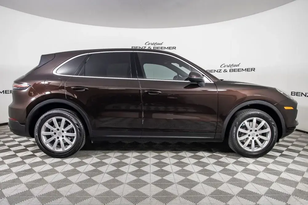 2019 Porsche Cayenne Base photo 3