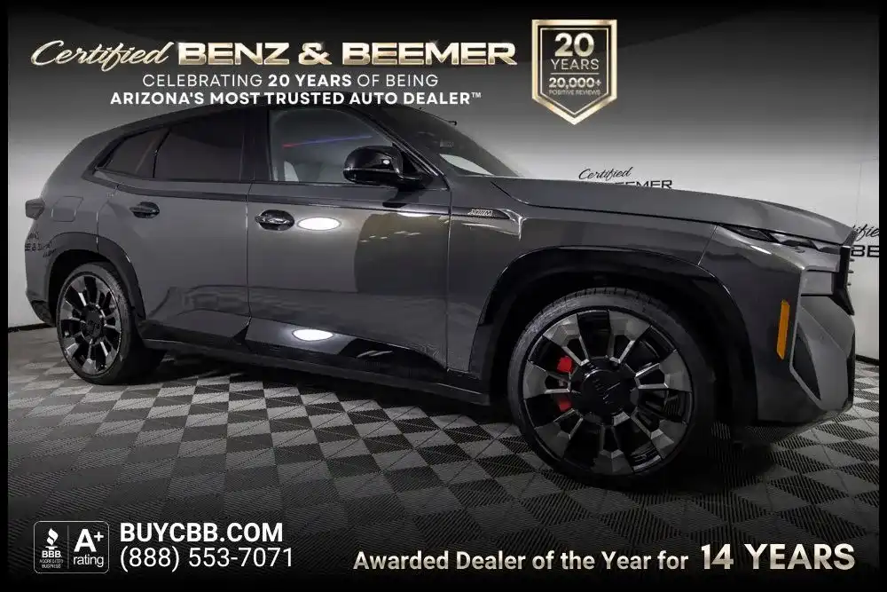 2023 BMW XM Base's photo