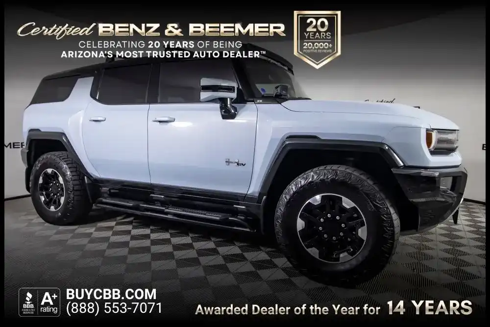 2025 GMC Hummer EV 3X SUV's photo