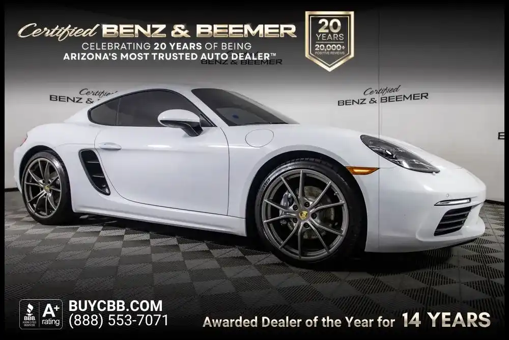2022 Porsche 718 Cayman T's photo
