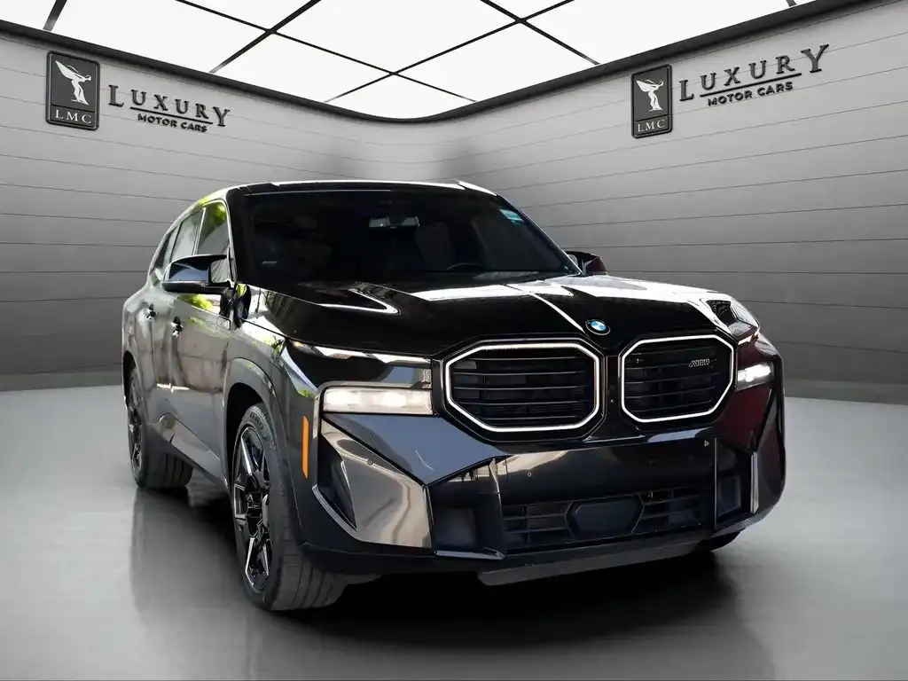 2023 BMW XM Base's photo