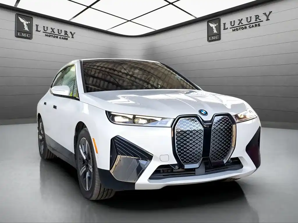 2023 BMW iX M60's photo