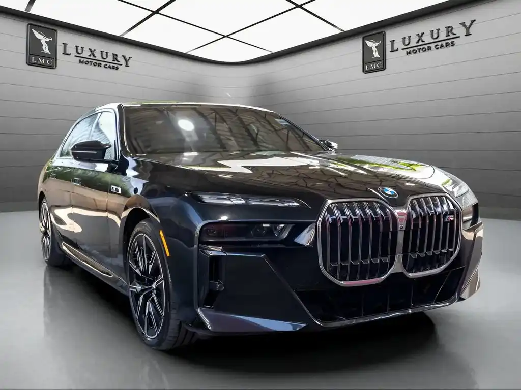 2024 BMW i7 M70's photo