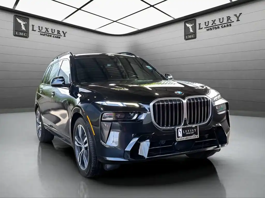 2023 BMW X7 xDrive40i's photo
