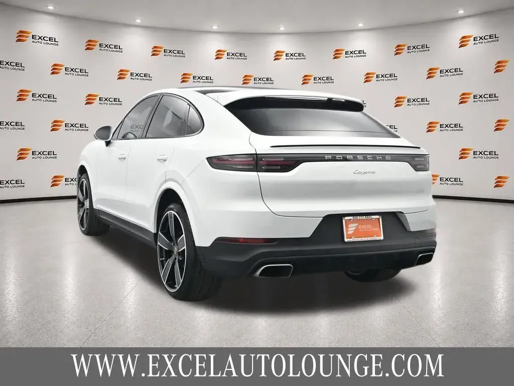 2023 Porsche Cayenne Base photo 3