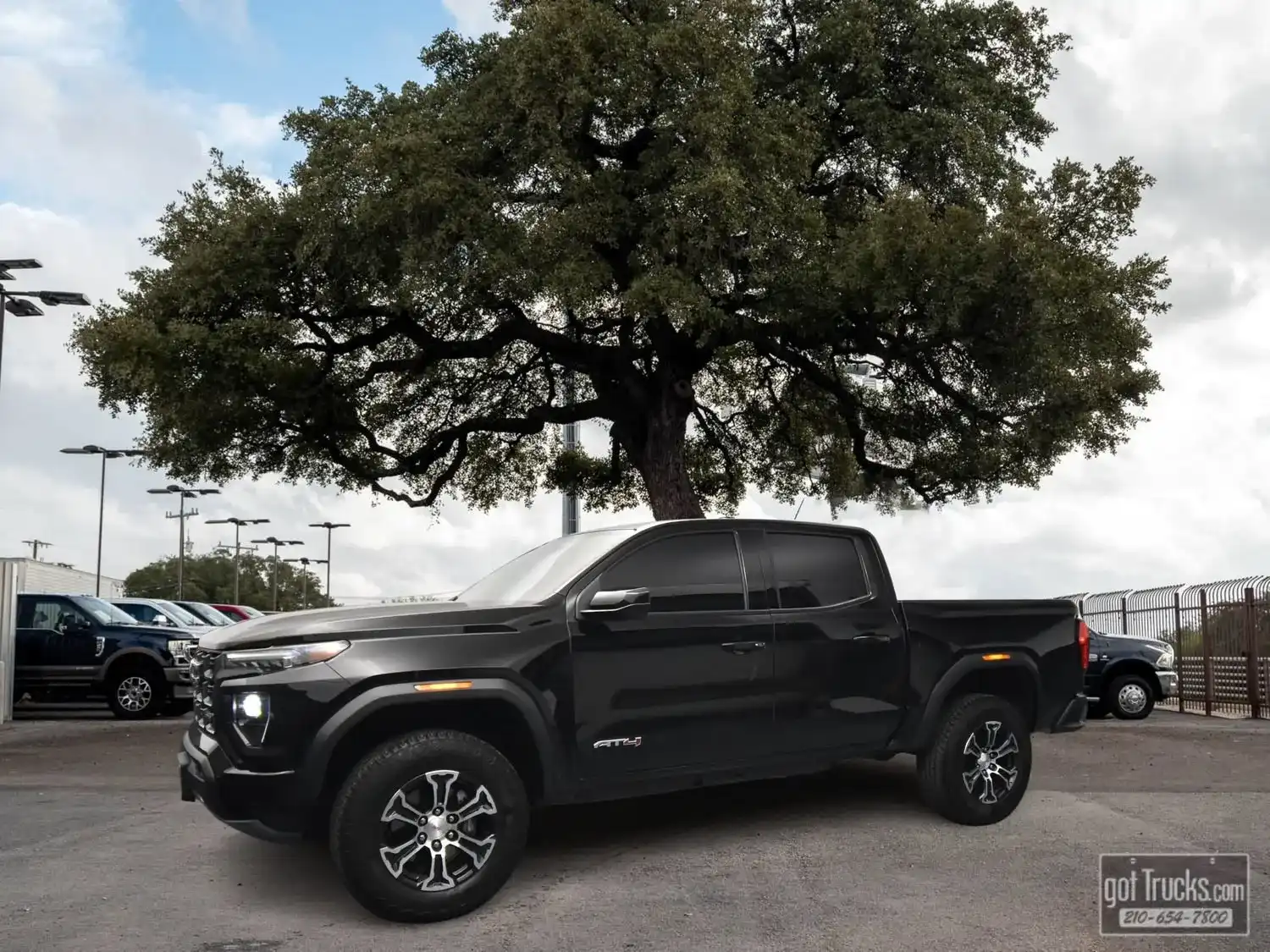 2024 GMC Canyon 4WD AT4 Crew Cab Short Box's photo