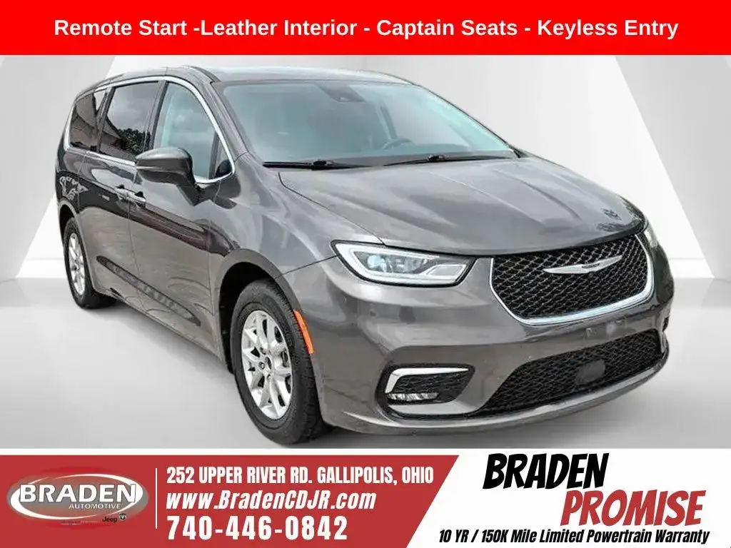 2023 Chrysler Pacifica Touring L's photo