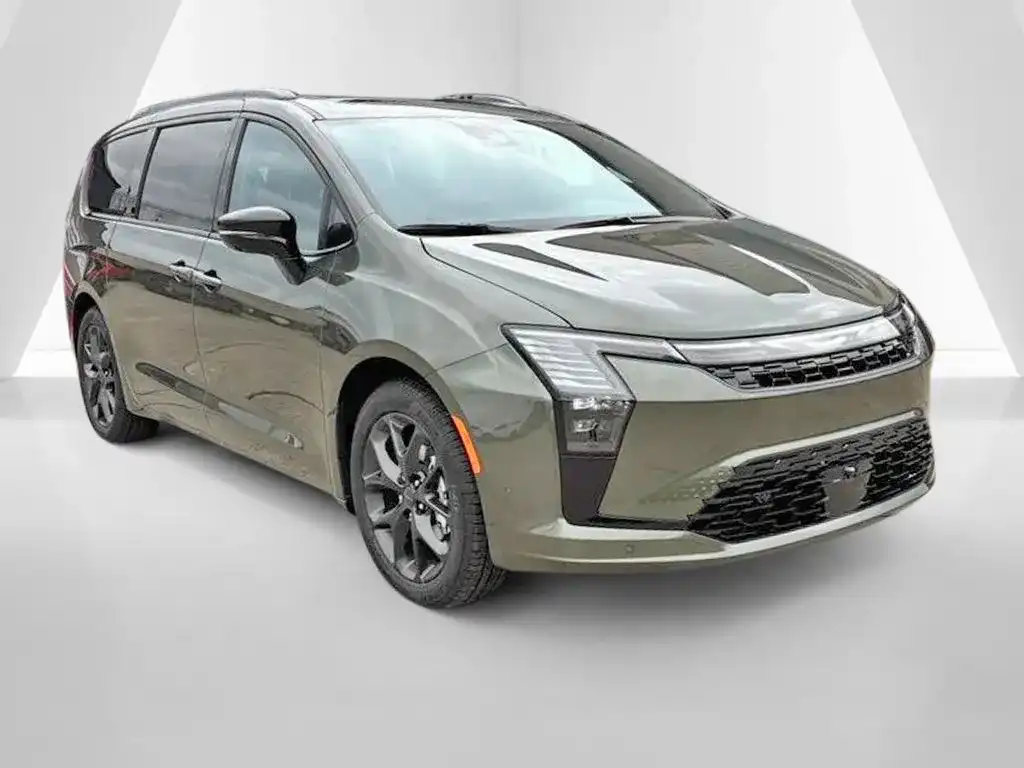 2027 Chrysler Pacifica Limited's photo