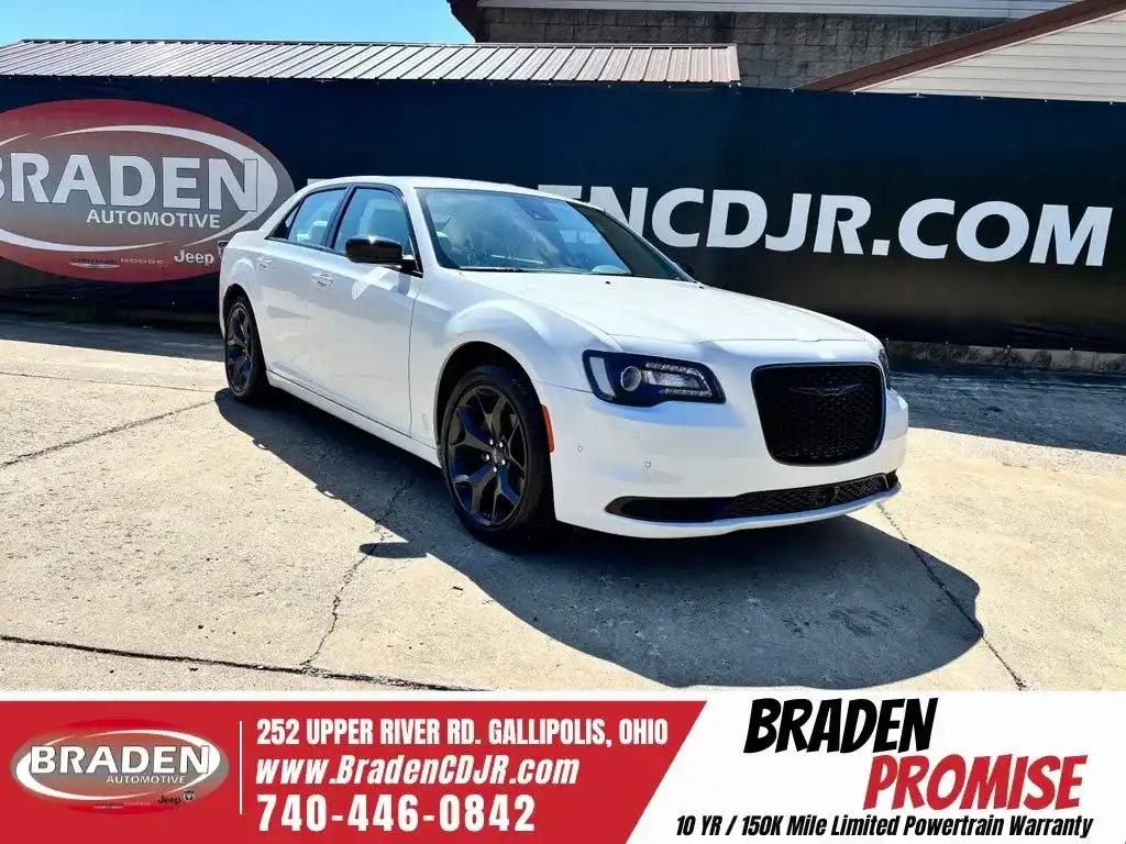 2023 Chrysler 300 Touring's photo