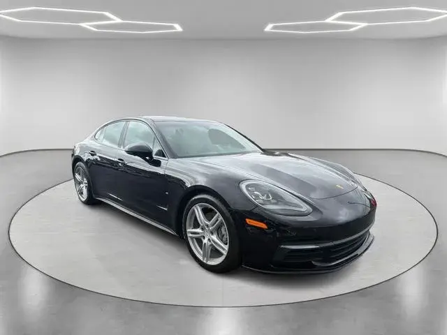 2019 Porsche Panamera 4 photo 3