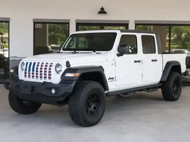 2021 Jeep Gladiator Sport's photo
