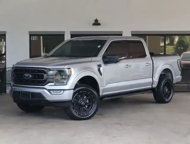 2021 Ford F-150 XLT 4WD SuperCrew 5-1/2' Box's photo