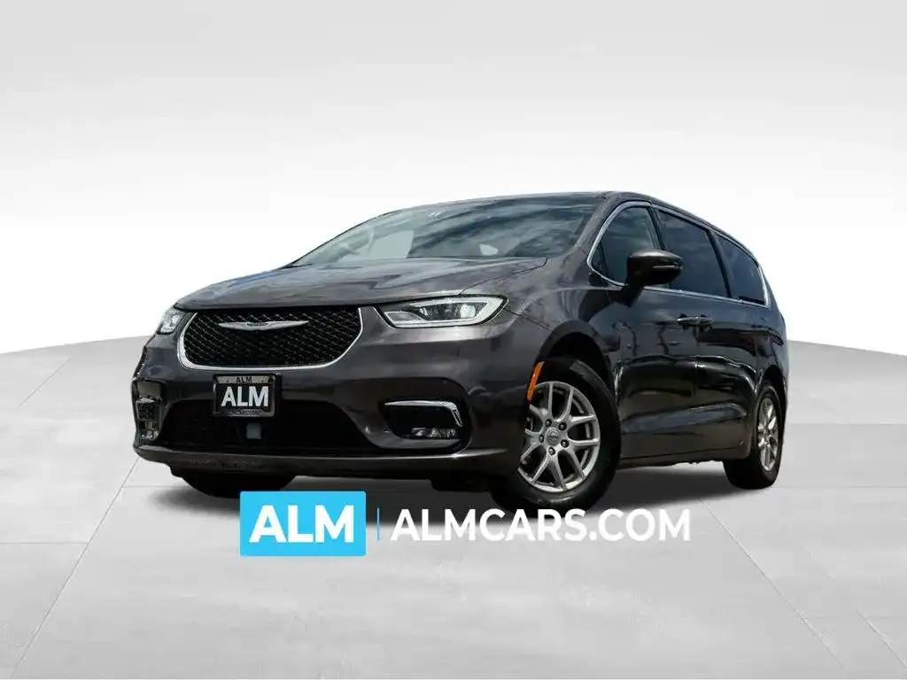 2023 Chrysler Pacifica Touring L's photo