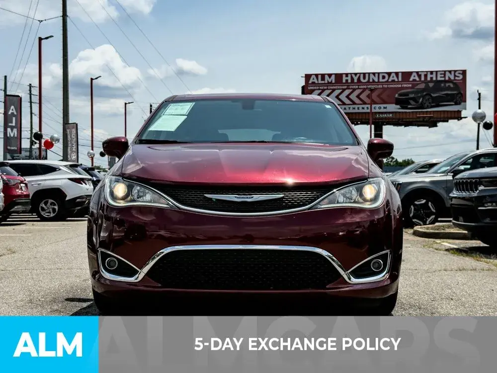 2019 Chrysler Pacifica Touring Plus photo 3