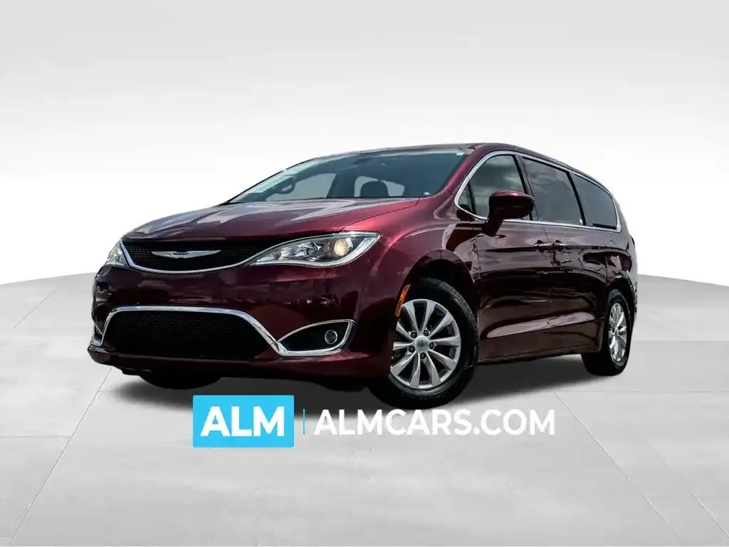 2019 Chrysler Pacifica Touring Plus's photo