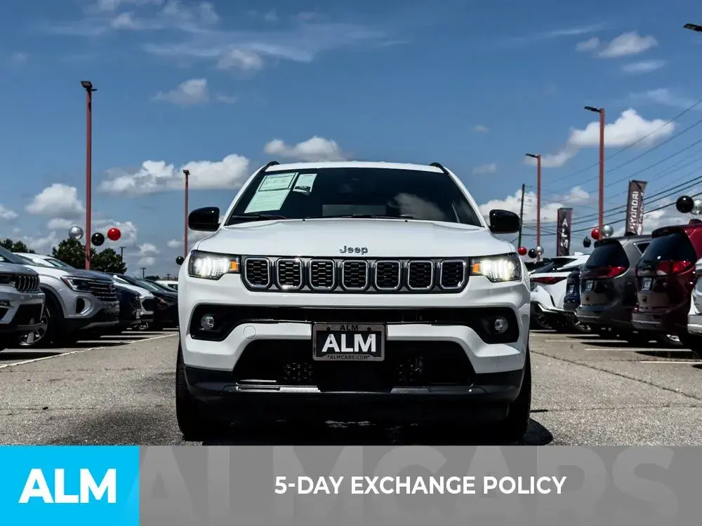 2024 Jeep Compass Latitude 4X4 photo 3