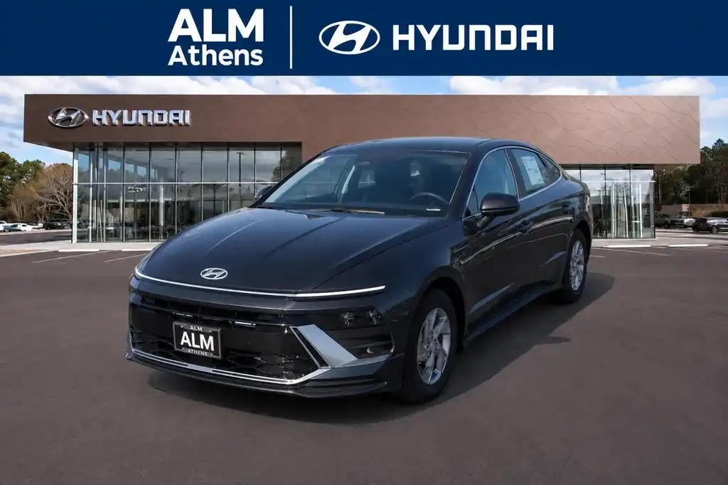 2026 Hyundai Sonata SE's photo