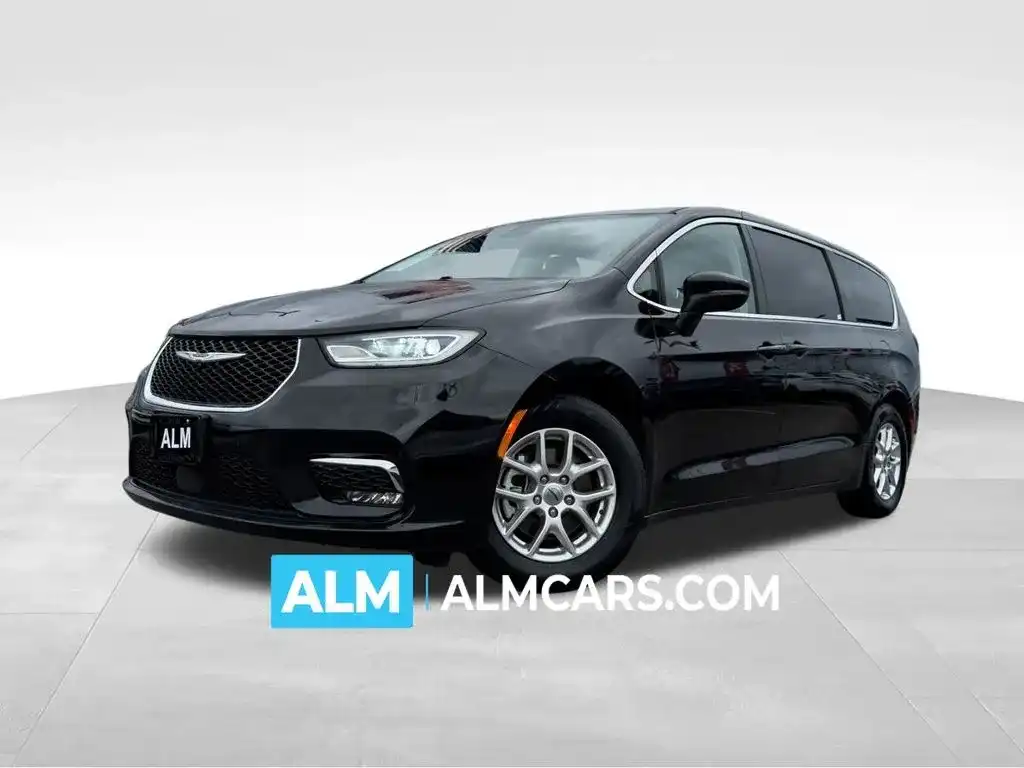 2023 Chrysler Pacifica Touring L's photo