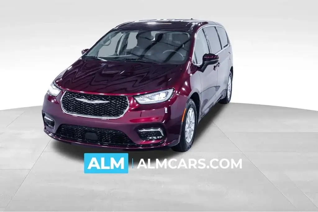 2023 Chrysler Pacifica Touring L's photo