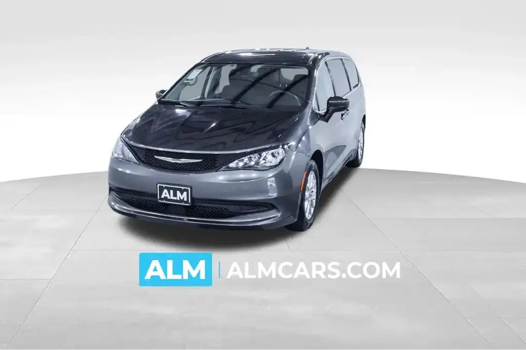 2023 Chrysler Voyager LX's photo