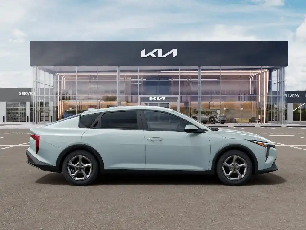 2026 Kia K4 LXS AT's photo