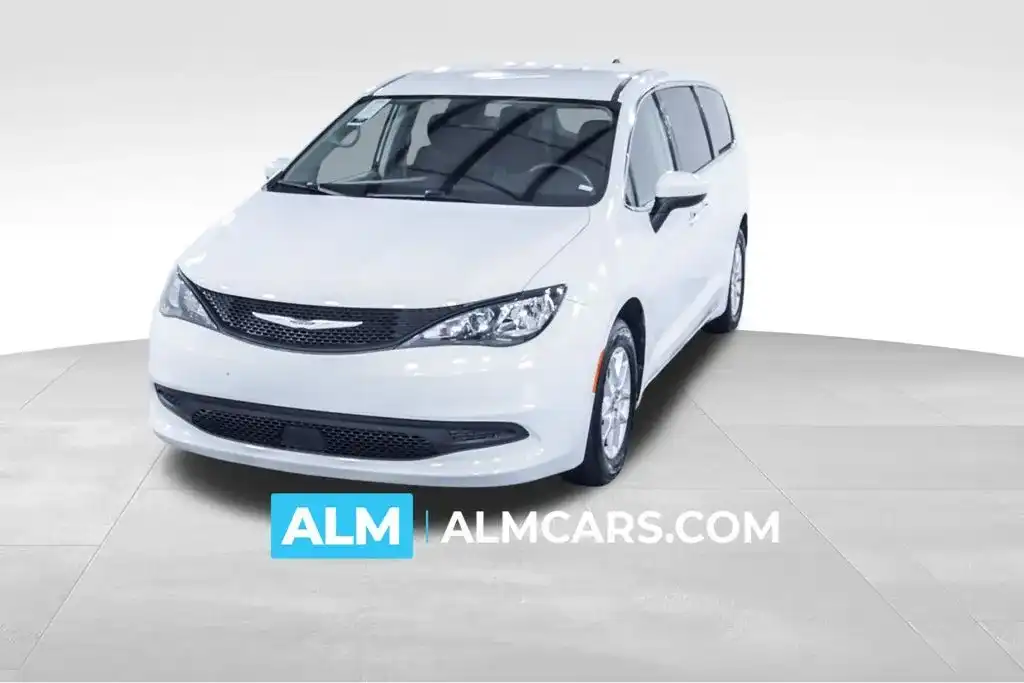 2023 Chrysler Voyager LX's photo