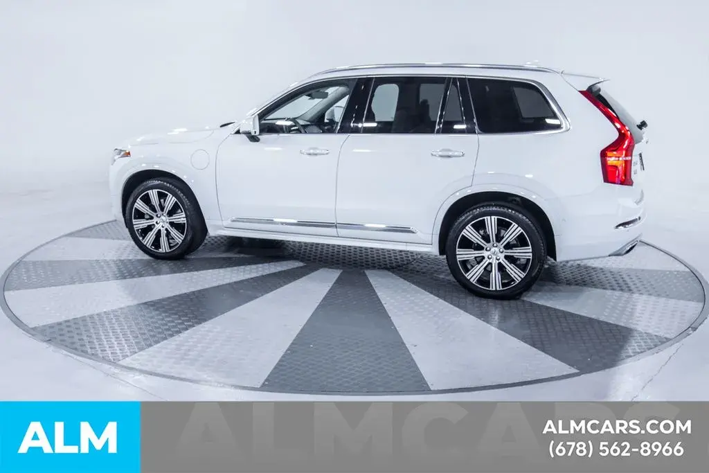 2021 Volvo XC90 T8 Recharge Inscription 6-Passenger PHEV AWD photo 5