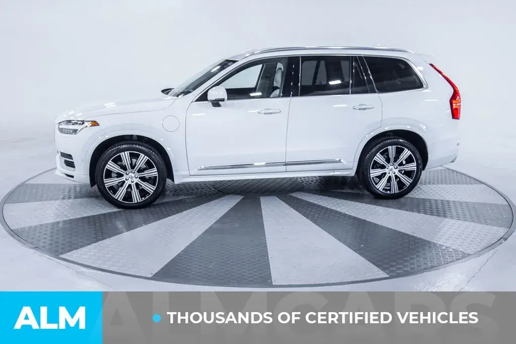 2021 Volvo XC90 T8 Recharge Inscription 6-Passenger PHEV AWD photo 4