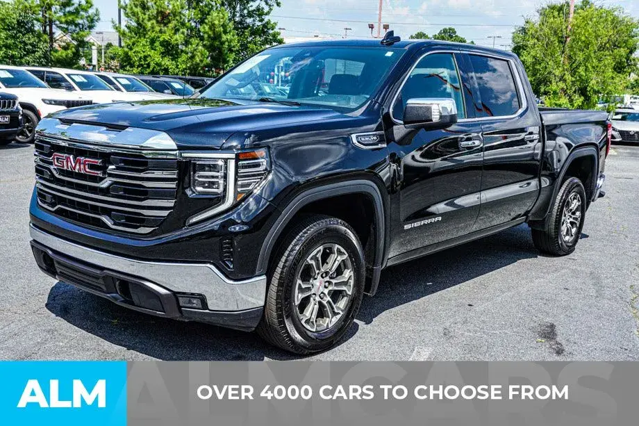 2025 GMC Sierra 2WD Crew Cab Short Box SLT photo 3