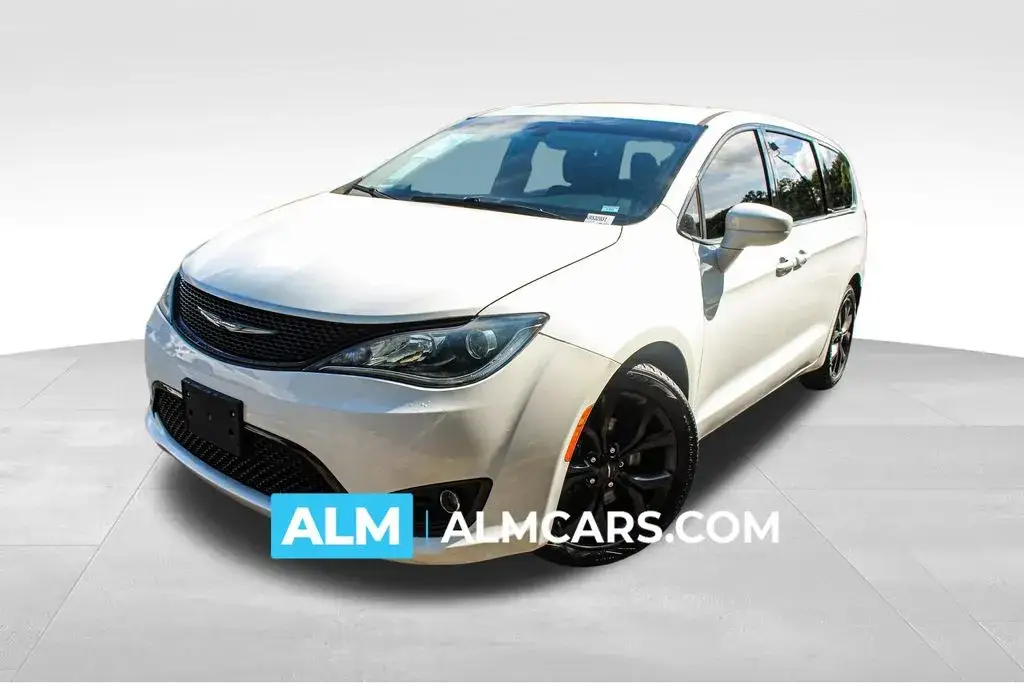 2019 Chrysler Pacifica Touring Plus photo 1