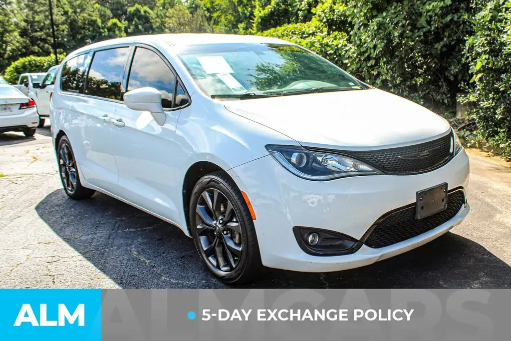 2019 Chrysler Pacifica Touring Plus photo 4