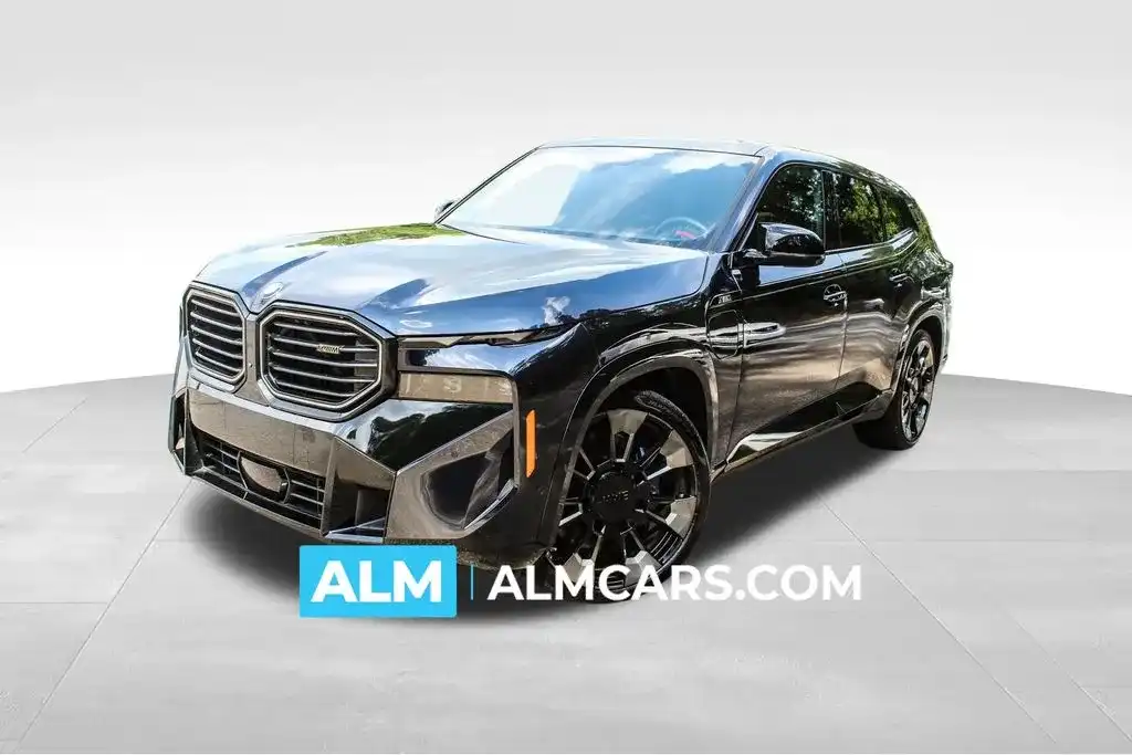 2023 BMW XM Base's photo