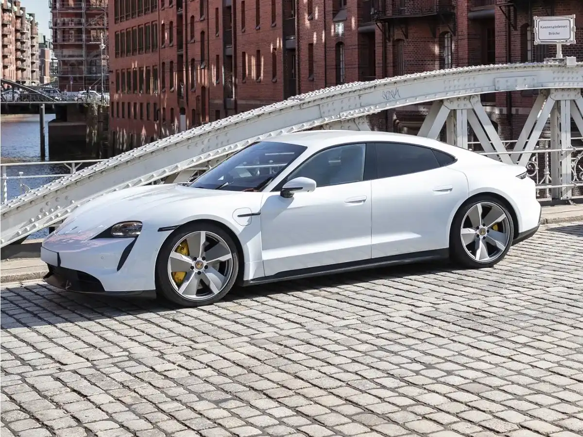 2021 Porsche Taycan Base's photo