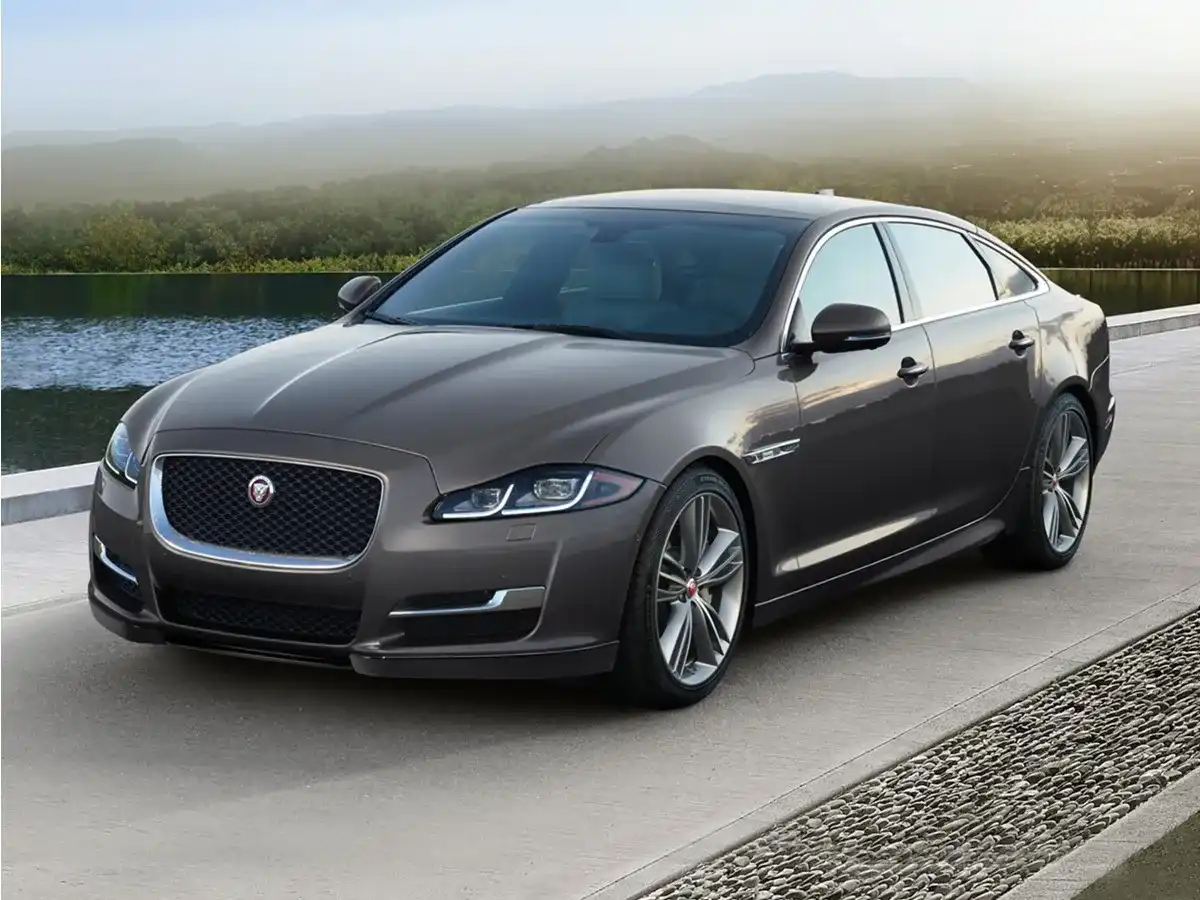 2019 Jaguar XJ XJ R-Sport's photo