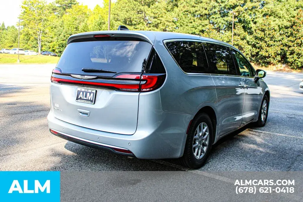 2023 Chrysler Pacifica Touring L photo 5