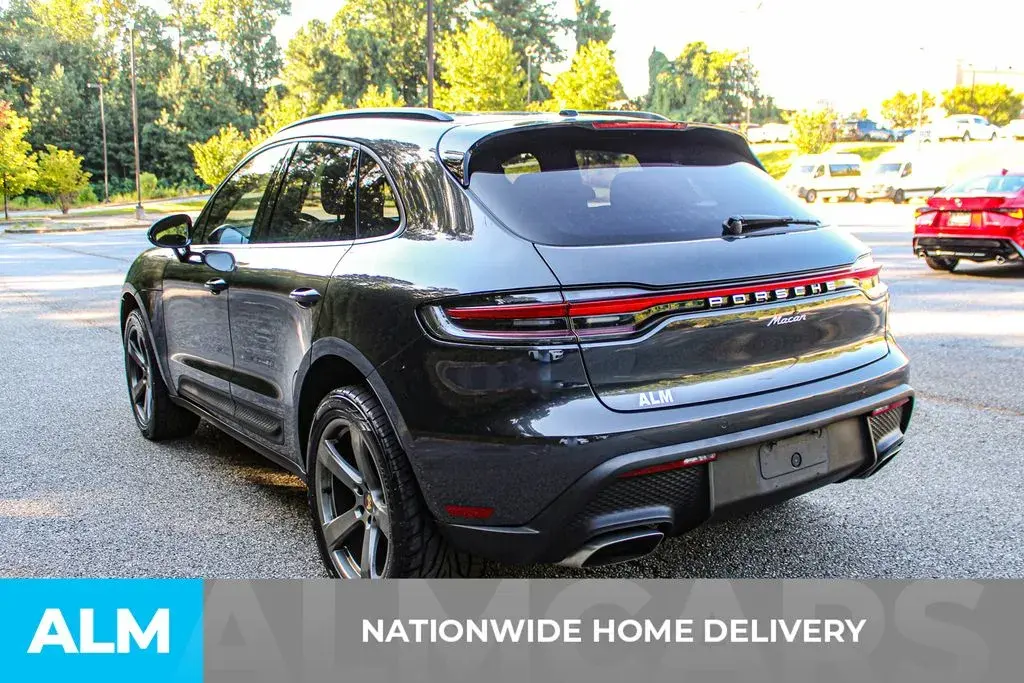 2022 Porsche Macan Base photo 4