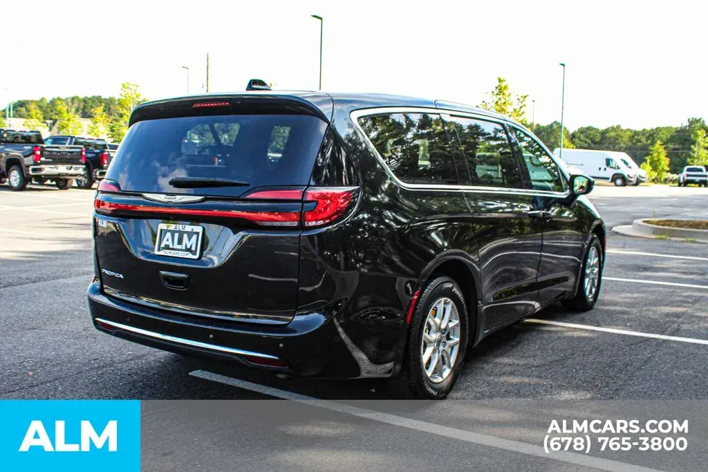2023 Chrysler Pacifica Touring L photo 5