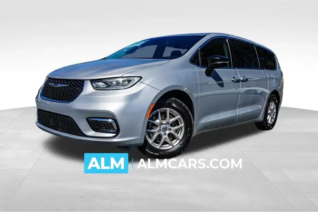 2024 Chrysler Pacifica Touring L's photo