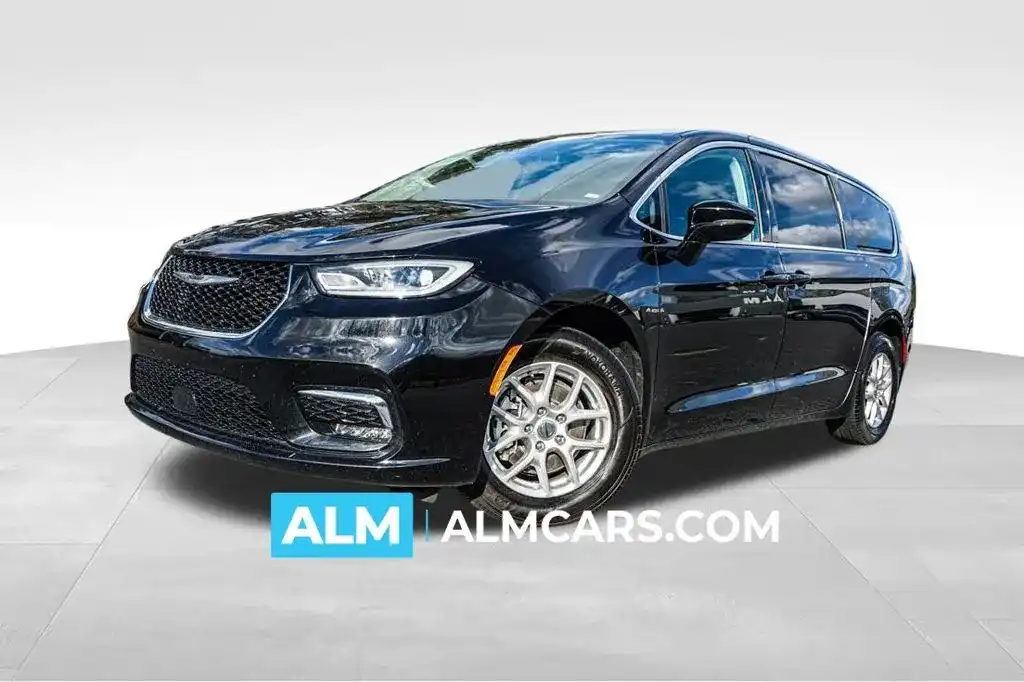 2024 Chrysler Pacifica Touring L's photo
