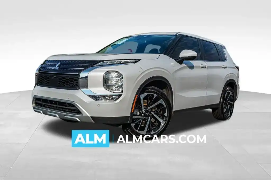 2024 Mitsubishi Outlander SE 2WD's photo