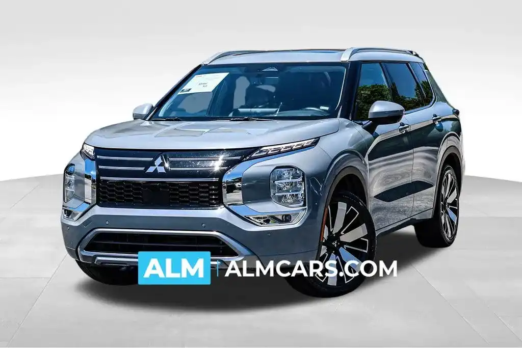 2025 Mitsubishi Outlander SEL 2WD's photo