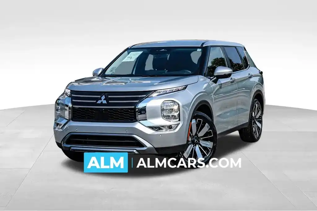 2025 Mitsubishi Outlander SE 2WD's photo