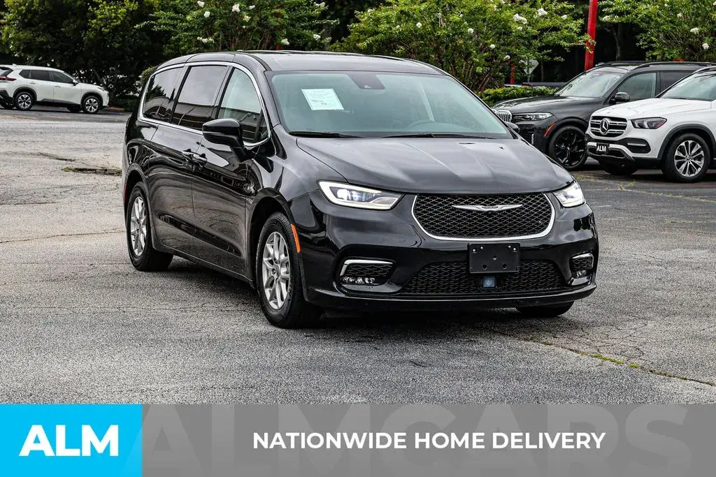 2023 Chrysler Pacifica Touring L photo 5